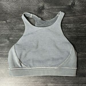 Lululemon sports bra size 4